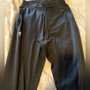 Men’s Black loose Under Armour Jogger Med